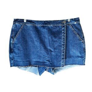 TORRID Plus Size Mid-Rise Vintage Stretch denim Skort. SIZE 22
